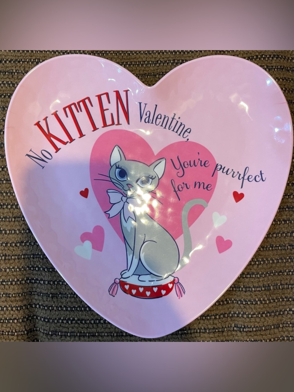 Pottery Barn Kids Heart Shaped Melamine Plates Set of 3 dog, kitten & dino - Picture 6 of 7